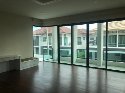 House in Casalunar Mesto for Sale Chonburi Baht 16.7M