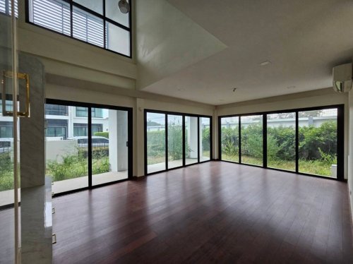 House in Casalunar Mesto for Sale Chonburi Baht 16.7M
