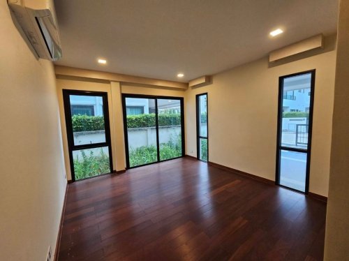 House in Casalunar Mesto for Sale Chonburi Baht 16.7M