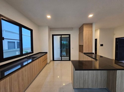 House in Casalunar Mesto for Sale Chonburi Baht 16.7M